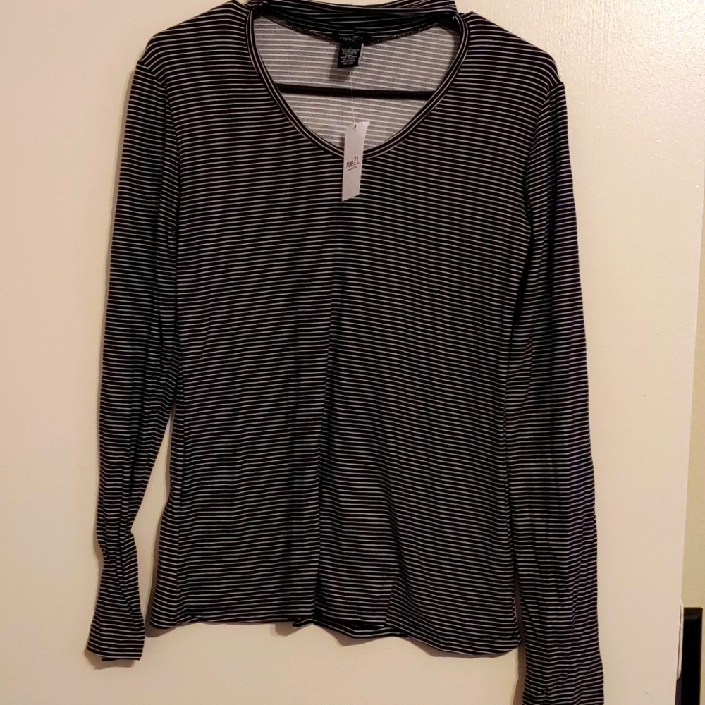 Rue21 Black&White Striped w/Collar Long Sleeve (L)
